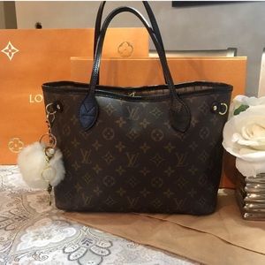 neverfull monogram with black straps